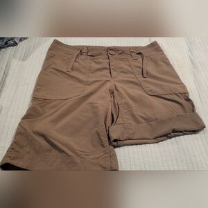 The Northface womens hiking shorts long roll up khaki size 8